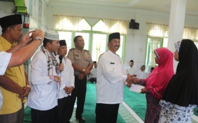 Baznas Pasaman Salurkan Zakat Pada Tiga Kecamatan Minggu ini