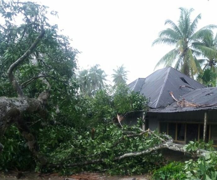 PANTI TIMUR PASAMAN DITERJANG ANGIN PUTING BELIUNG 