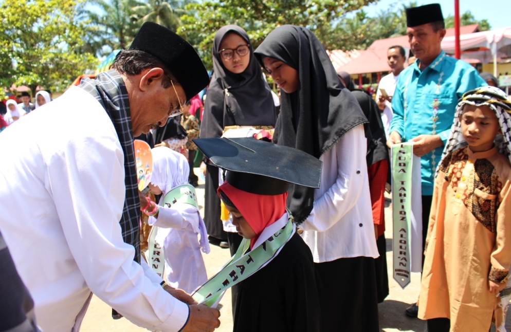 Bupati Pasaman Mewisuda sejumlah Siswa/siswiTahfizd Qur’an 2019