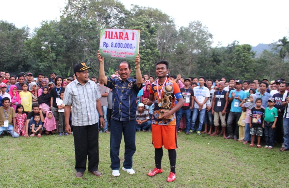 Bupati Pasaman Tutup Open Turnamen Opel's Cup I Languang Rao Utara