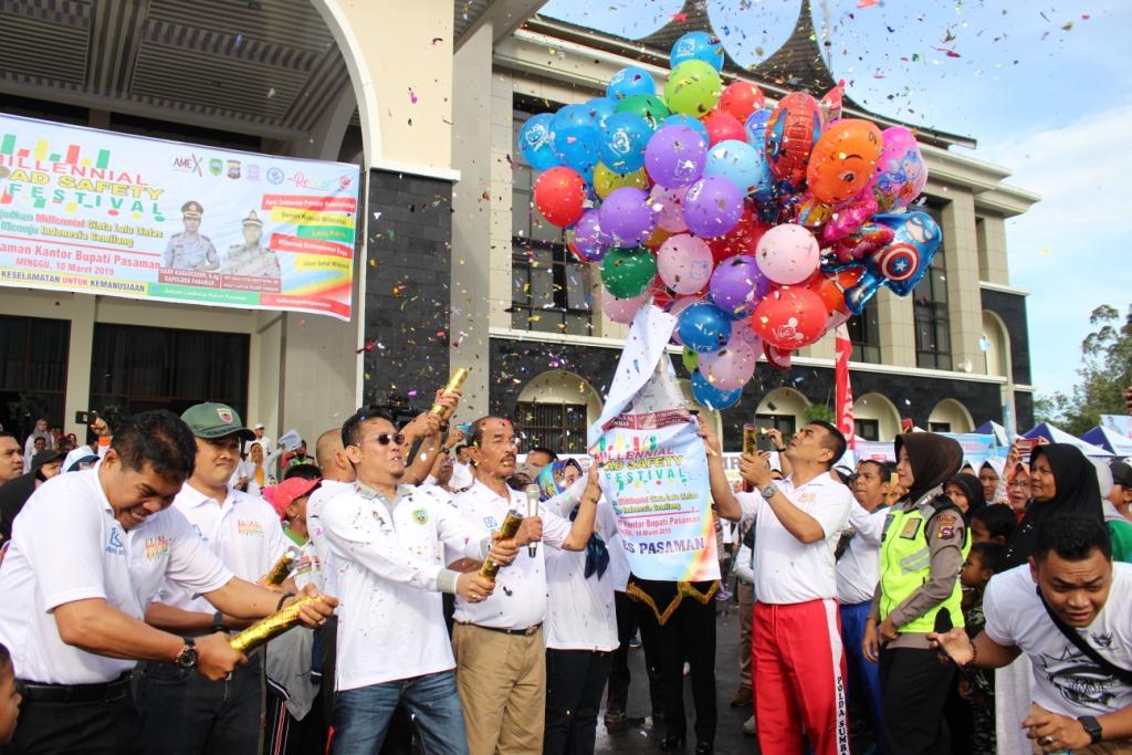 RIBUAN MASYARAKAT PASAMAN HADIRI MILLENIAL ROAD SAFETY SATLANTAS POLRES PASAMAN.