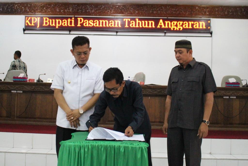 RAPAT PARIPURNA KE-11 TENTANG JAWABAN BUPATI PASAMAN ATAS PEMANDANGAN UMUM FRAKSI-FRAKSI DPRD KABUPATEN PASAMAN