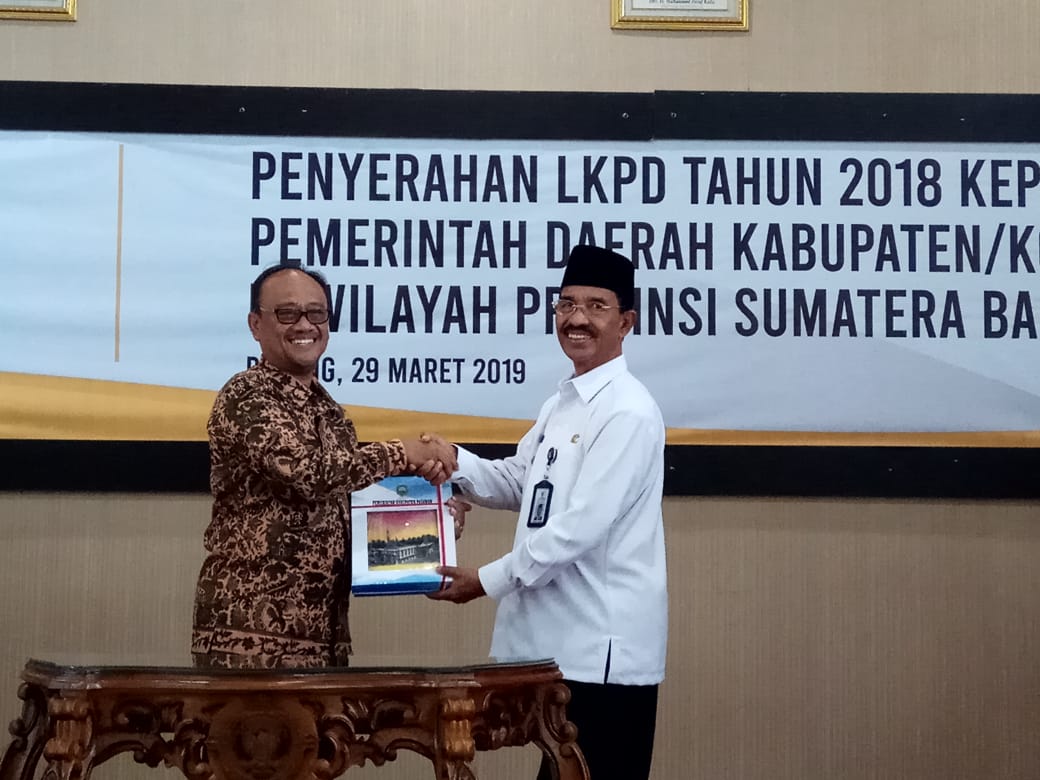 Bupati Pasaman Serahkan LKPD 2018 Ke BPK RI