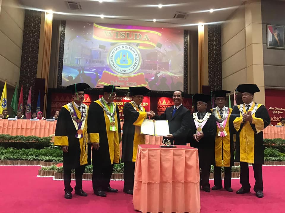 Bupati H. Yusuf Lubis, SH. M.Si Sampaikan Orasi Ilmiah Pada Wisuda Ke-116  UNP Padang