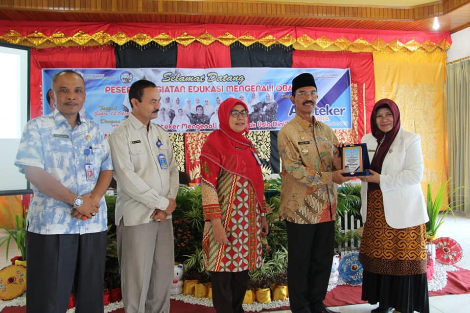 Bupati H. Yusuf Lubis, SH, M.Si Membuka Secara Resmi Kegiatan Sosialisasi Edukasi Mengenali Obat Dalam Rangka Memperingati Hari Apoteker Sedunia