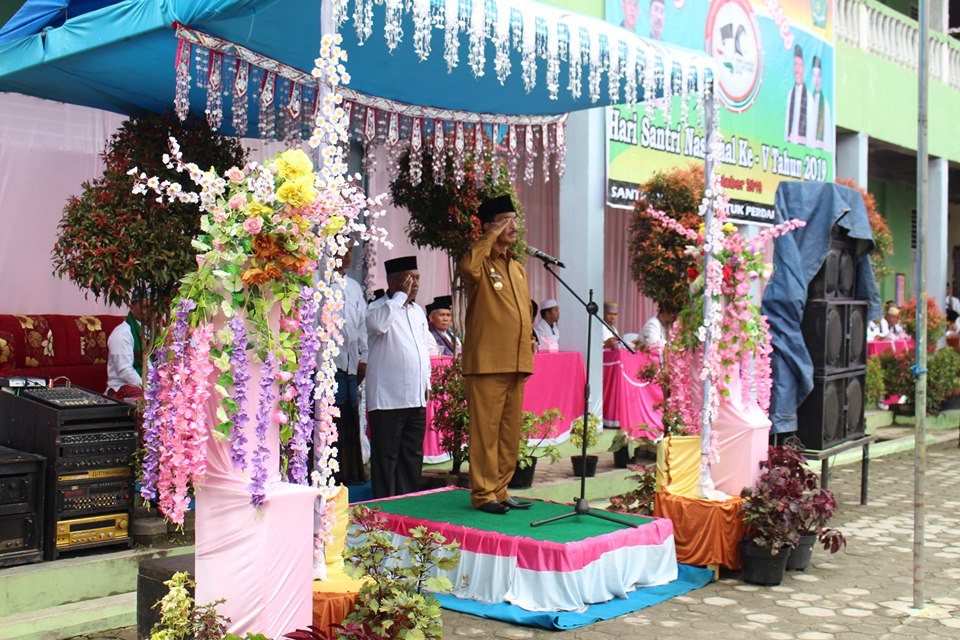 Bupati Pasaman H. Yusuf Lubis, SH, M.Si Inspektur Upacara Memperingati Hari Santri Nasional Ke-V Di Pesantren Darul Ulum Dua Koto