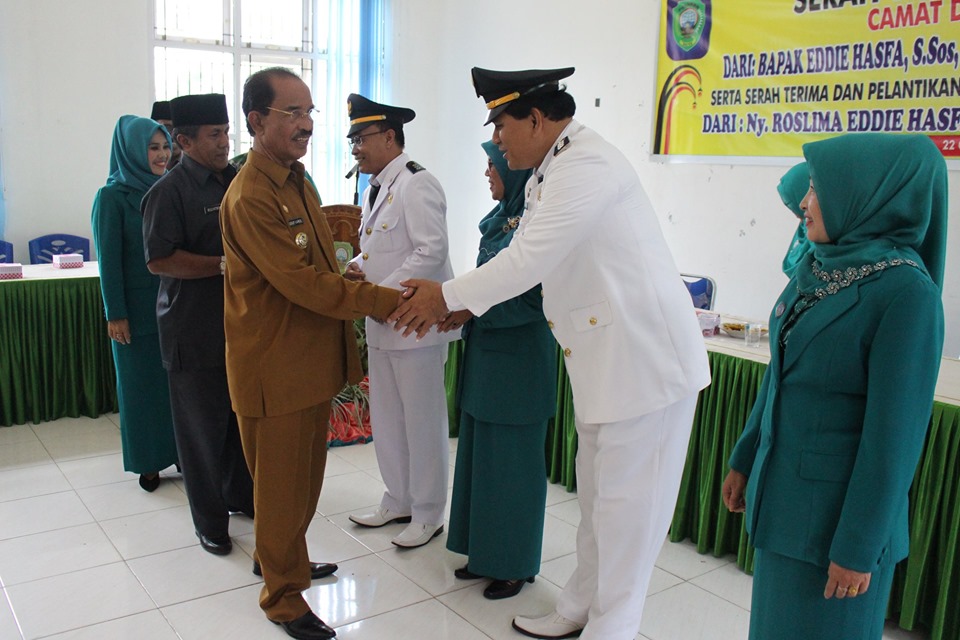 Bupati Pasaman H. Yusuf Lubis, SH, M.Si Hadiri Serah Terima Jabatan Camat Kecamatan Dua Koto.