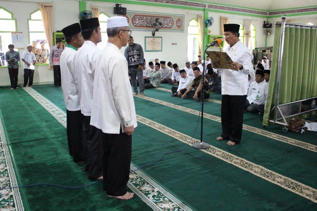 Bupati H. Yusuf Lubis, SH, M. Si  Melantik Pengurus Baznas  Kabupaten Pasaman Periode 2016-2021