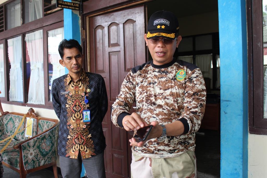 Antisipasi Wabah Covid-19, Wakil Pengarah Gugus Tugas PPVC Kabupaten Pasaman H. Atos Pratama Sarankan Bersihkan HP