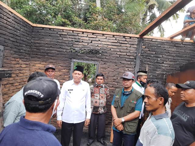 Bergerak Cepat, Wakil Bupati Pasaman Sabar AS Kunjungi Korban Kebakaran di Kecamatan Rao