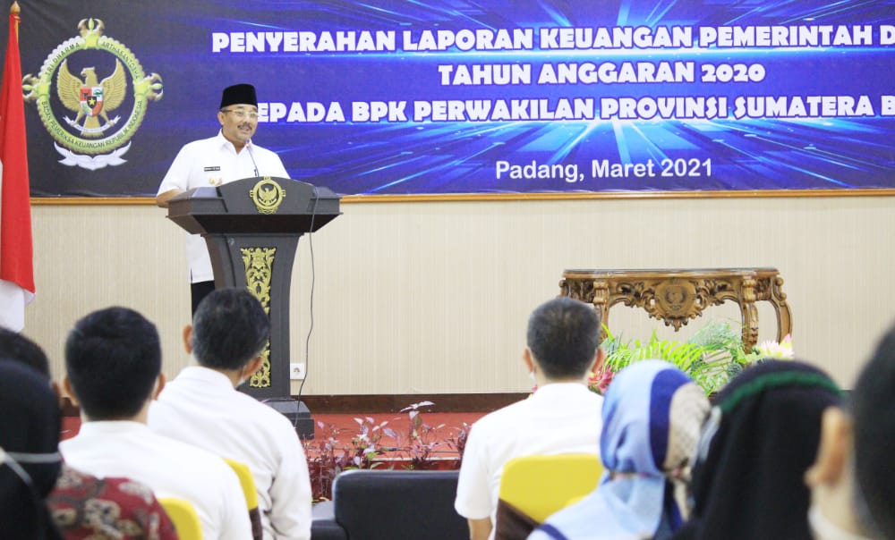 Bupati Pasaman Mendapatkan Kehormatan Sampaikan Sambutan Dalam Acara Penyerahan LKPD Kabupaten Pasaman, Kota Solok Dan Kota Pariaman Tahun 2020 Di BPK RI Perwakilan Provinsi Sumbar