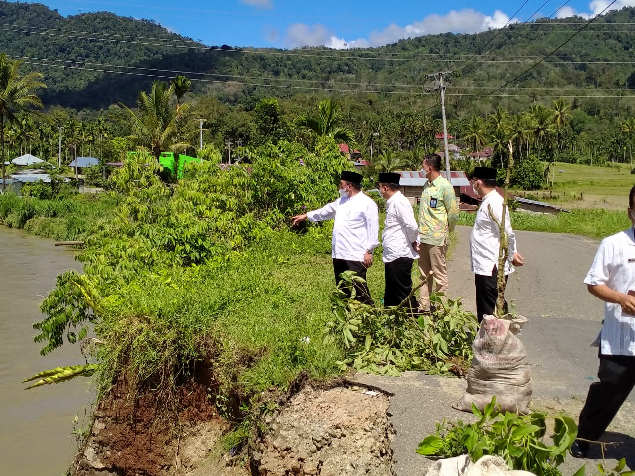 Bupati Pasaman Tinjau Lokasi Bencana Alam Akibat Tingginya Intensitas Curah hujan 