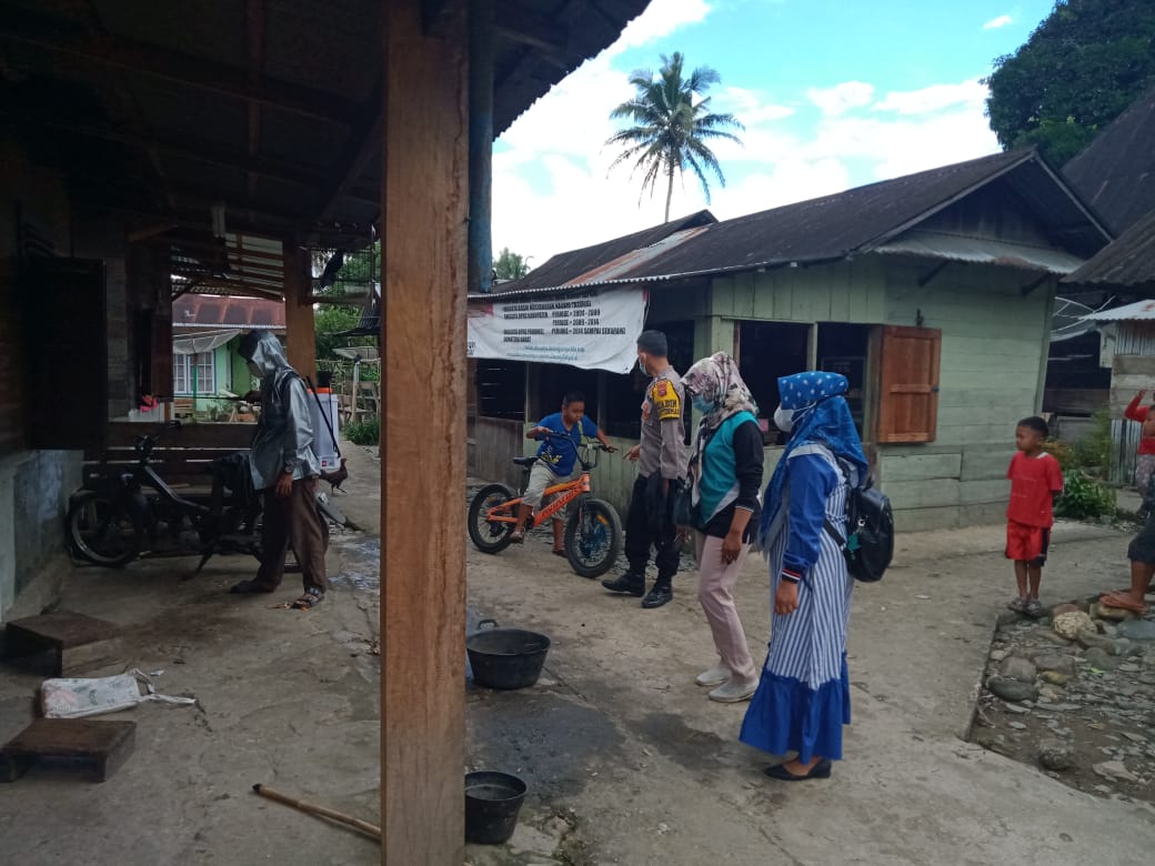 Cegah Virus Covid 19, Nagari Cubadak Lakukan Penyemprotan Disinfektan