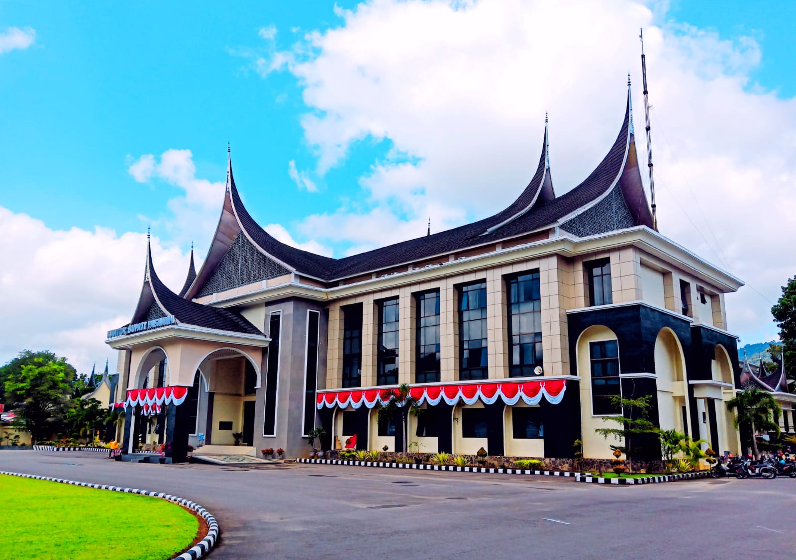 Bupati Benny Utama Izinkan Pawai Takbiran dan Shalat Ied Di Halaman Kantor Bupati