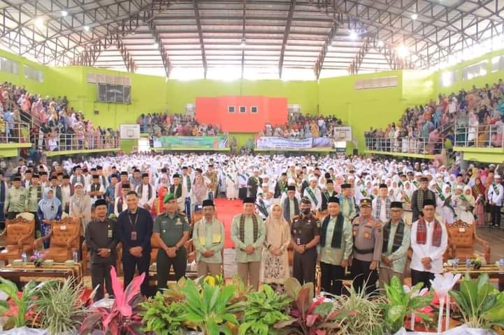 Bupati Pasaman H.Benny Utama , Me Wisuda ratusan Hafidz dan Hafdzah se Pasaman