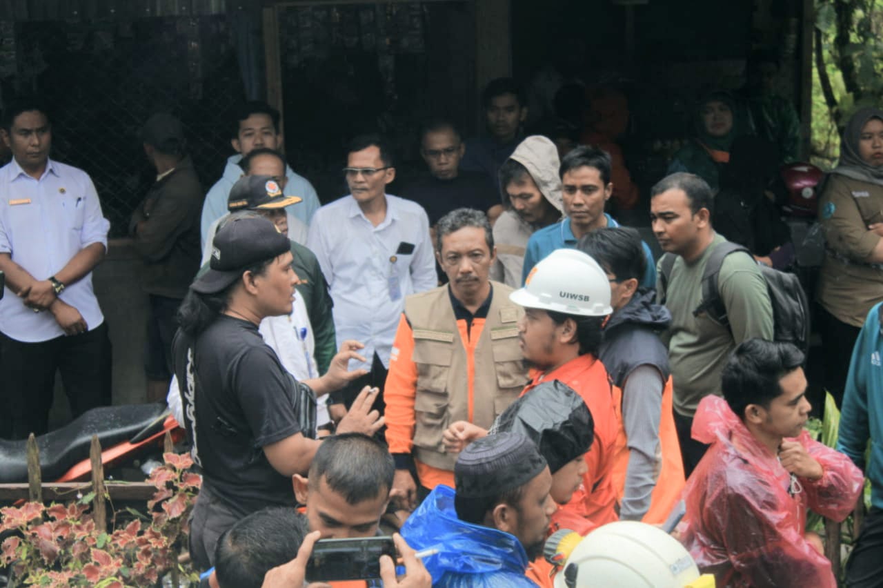 Sekda Mara Ondak Pimpin Tim Evakuasi,  Jasad Afif Terikat Di Dalam Sungai