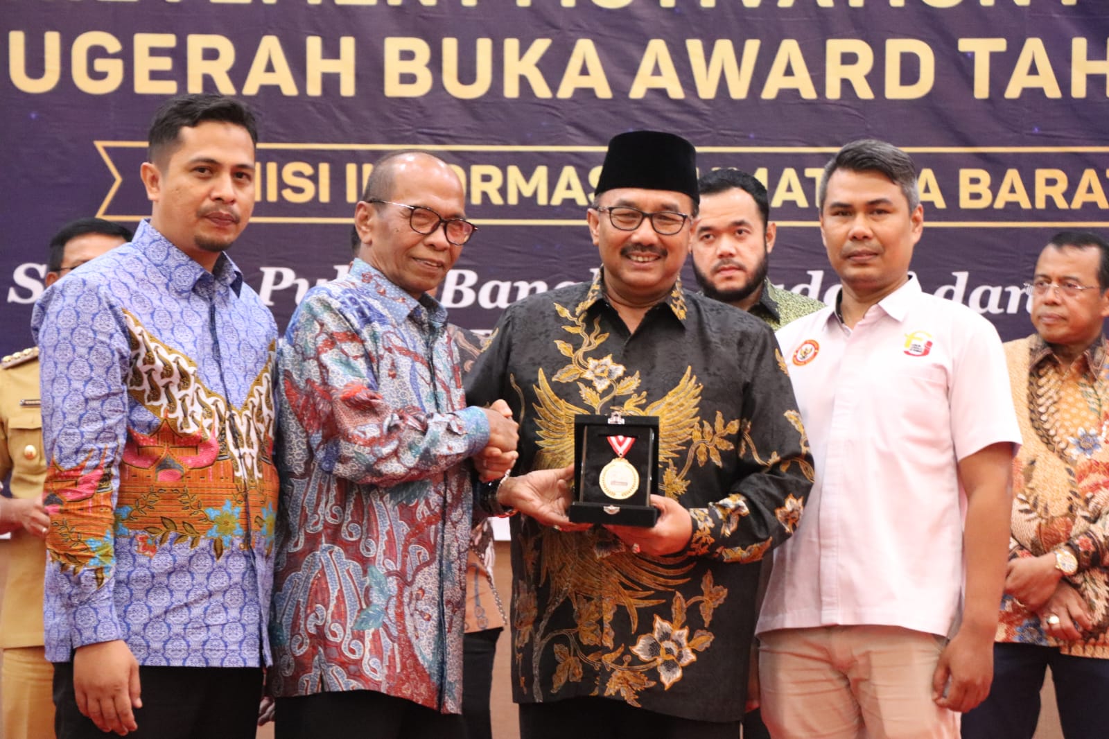 Bupati Benny Utama Dianugerahi Tokoh Keterbukaan Informasi Publik 2022