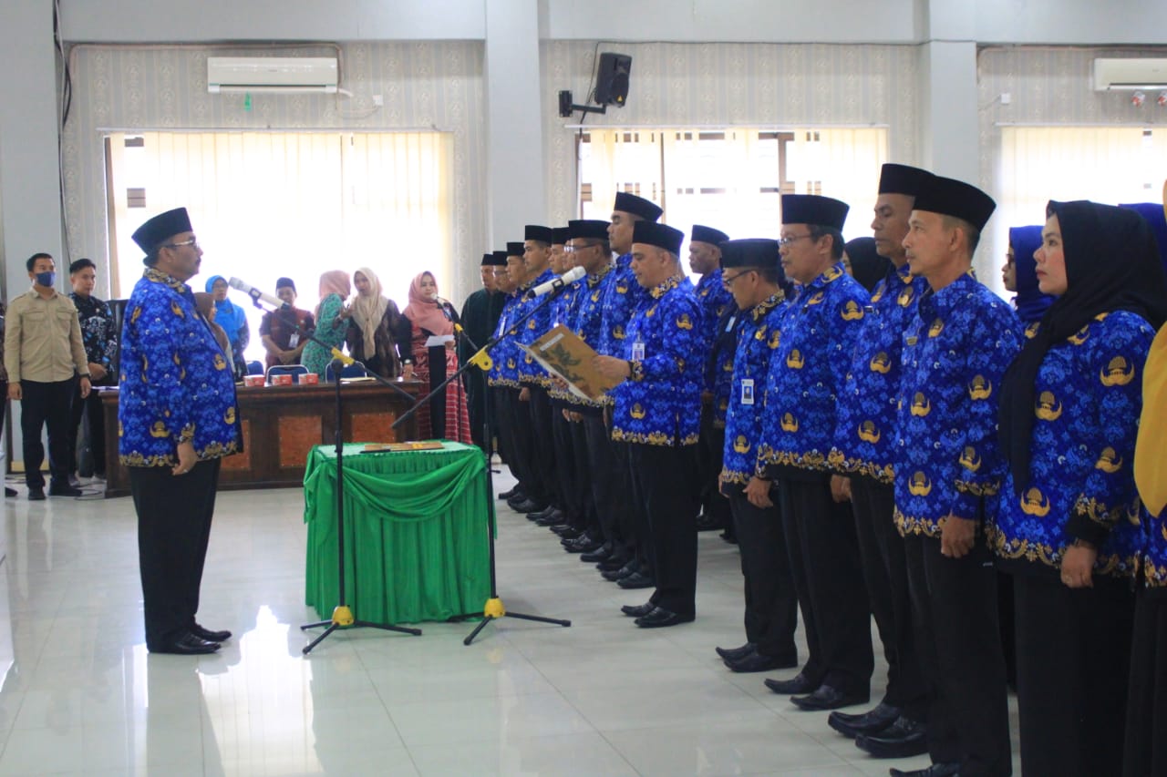 Lantik 32 Pejabat Administrator dan Pengawas ini Pesan Bupati Pasaman