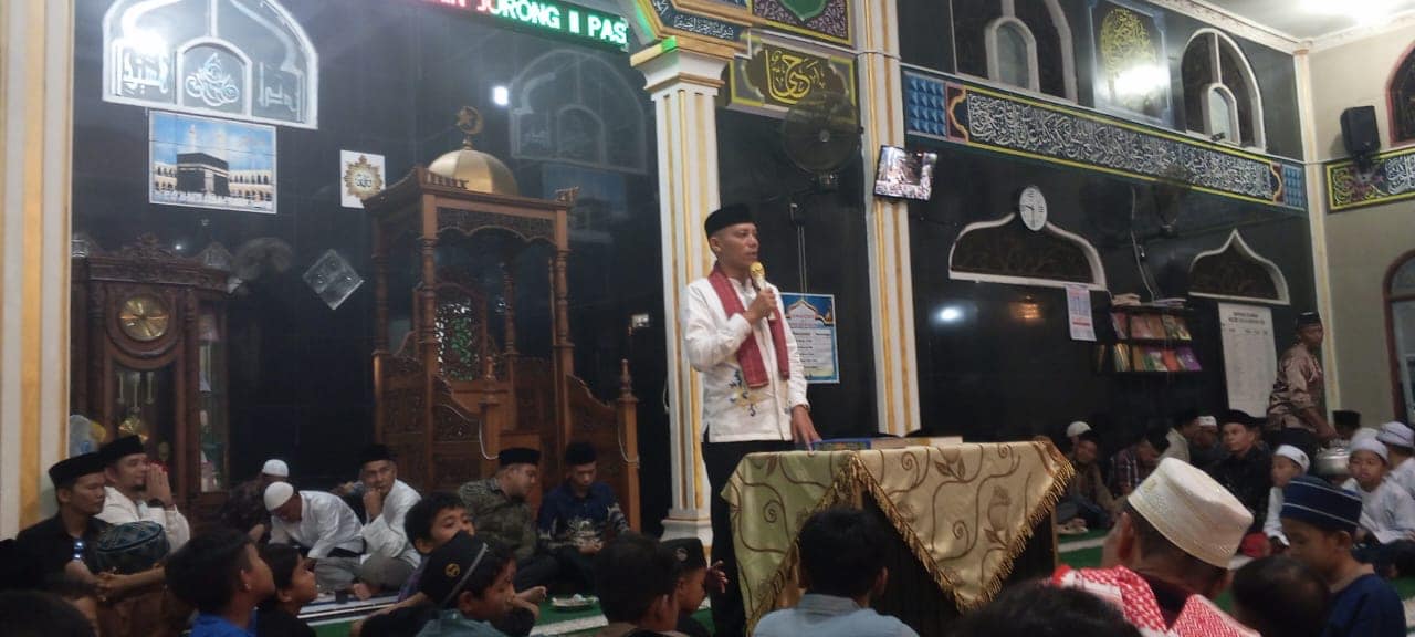 Hadiri Peringatan Maulid Nabi di Masjid Raya All Mukhlisin Pasar Rao, Bupati Sabar AS Sampaikan Program Prioritas Daerah