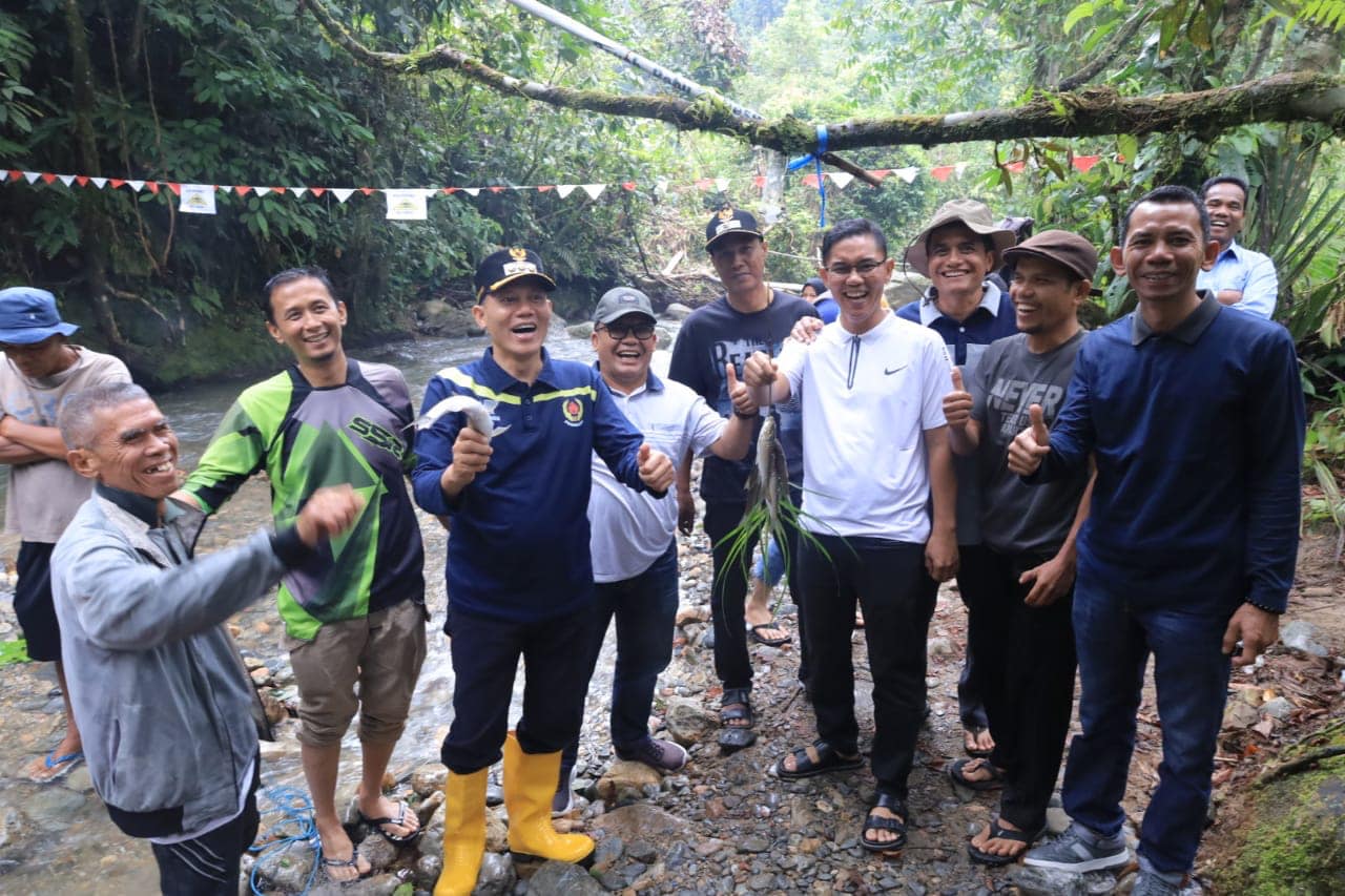 Disambut Gembira. Tanjuang Alai Bayang Aia ambil Ikan Larangan, Bupati Sabar AS jala pertama.