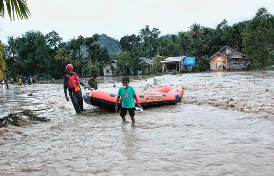 Pjs. Bupati Pasaman Edi Dharma Tinjau Lokasi Terdampak Bencana,  Penanganan Darurat Segera Dilakukan