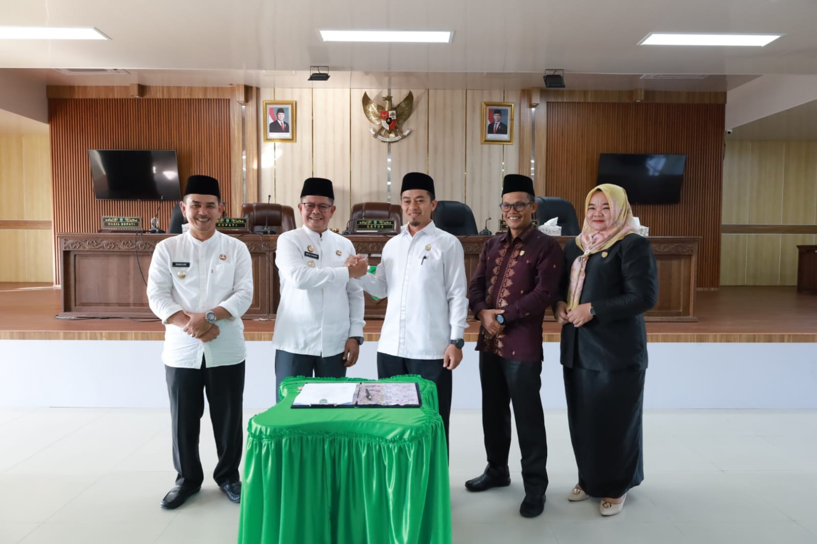 Sepakati Rancangan Awal RPJMD Tahun 2025–2029, Bupati dan DPRD Pasaman Tandatangan Kesepakatan