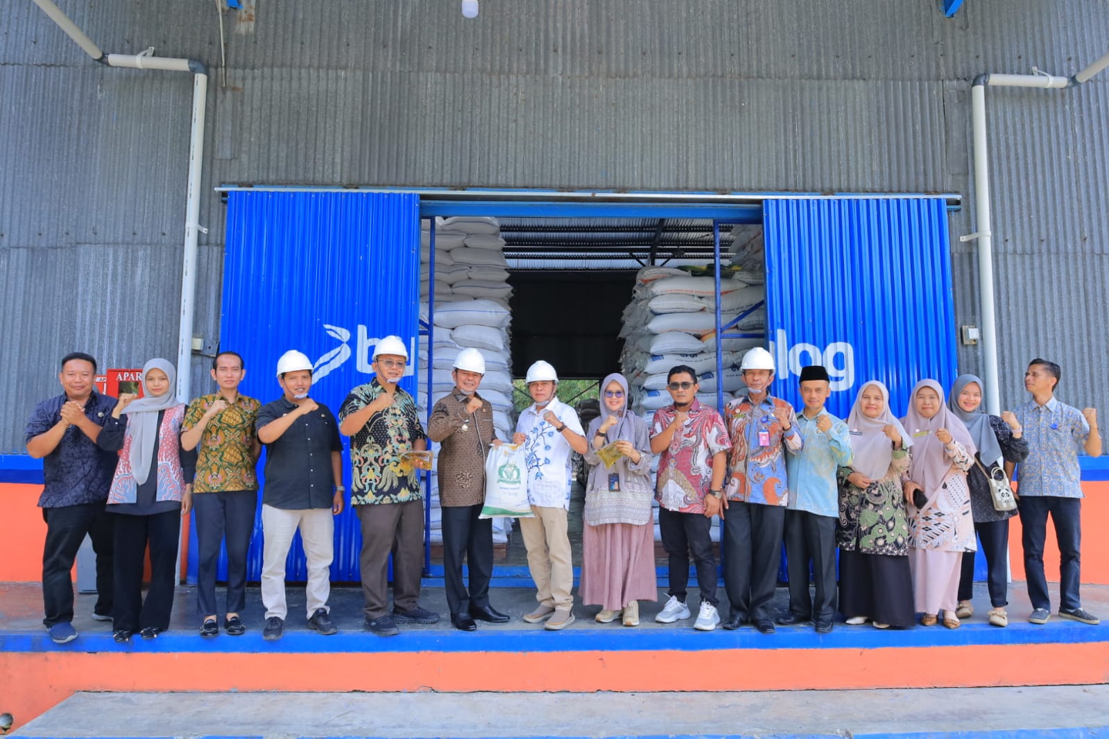 Pastikan Ketahanan Pangan Pasca Lebaran, Bupati Welly Suhery Tinjau Gudang Bulog Batuang Baririk