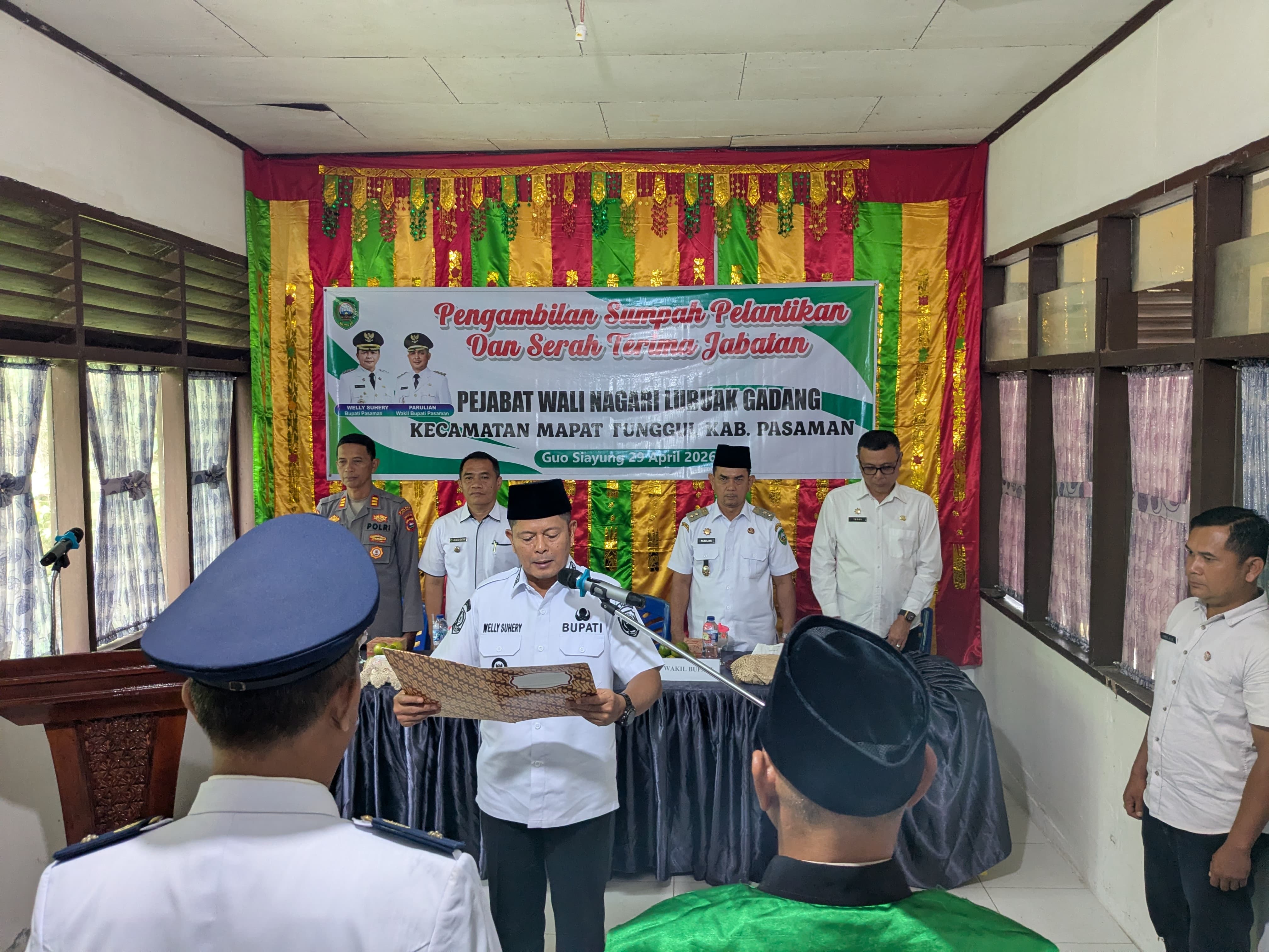 Lantik Penjabat Wali Nagari Lubuak Gadang, Bupati Welly Suhery Tekankan Optimalisasi Program Unggulan