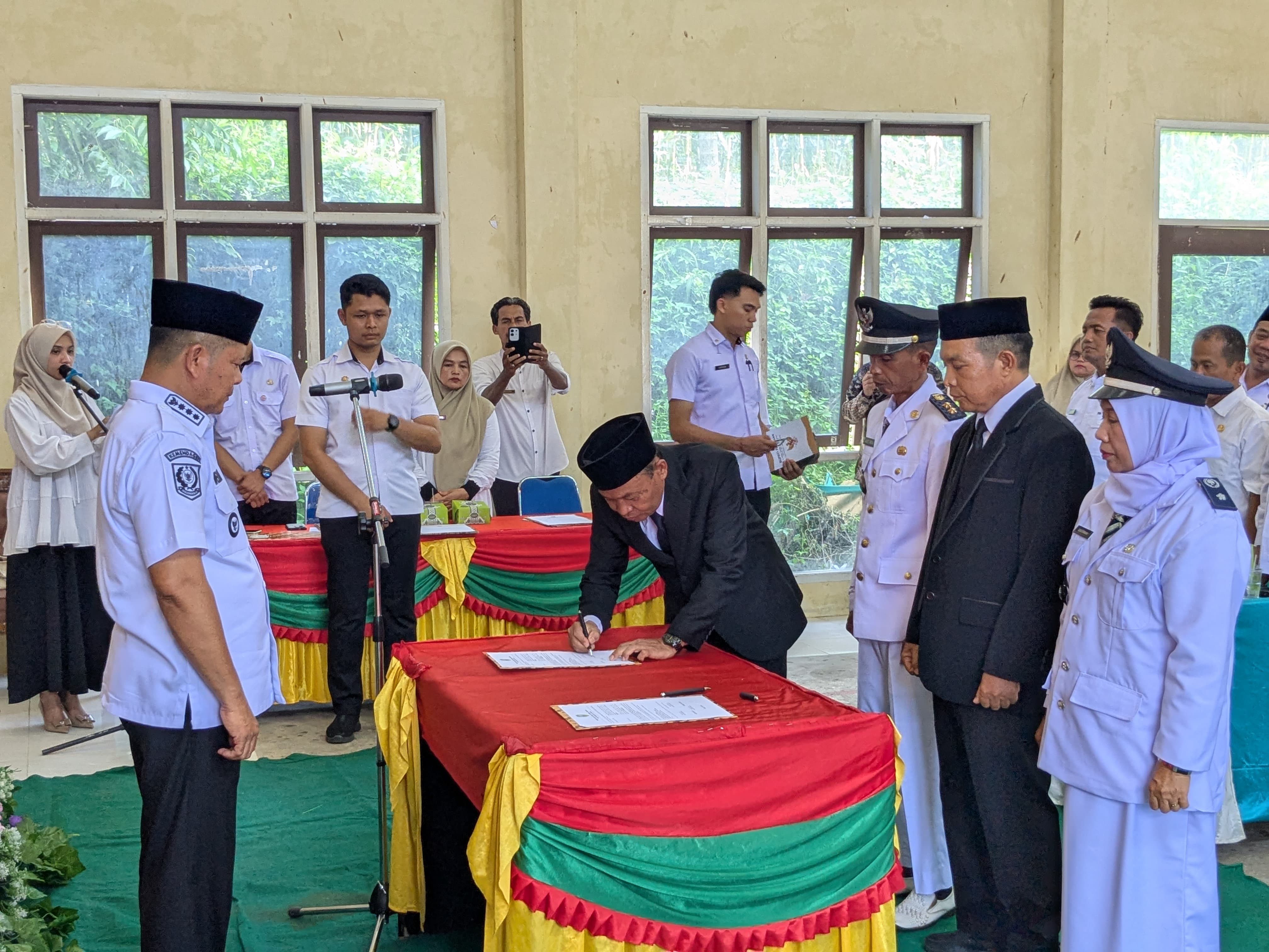 Bupati Welly Suhery Lantik Pj Wali Nagari Koto Rajo dan Koto Nopan, Tekankan Pelayanan Tanpa Sekat  
