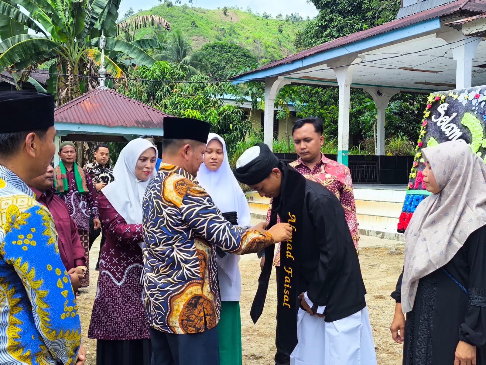 Bupati Pasaman Hadiri Wisuda Alumni ke-30 Ponpes Salafiyah Bahrul ‘Ulum, Tekankan Pentingnya Karakter dan Akhlak