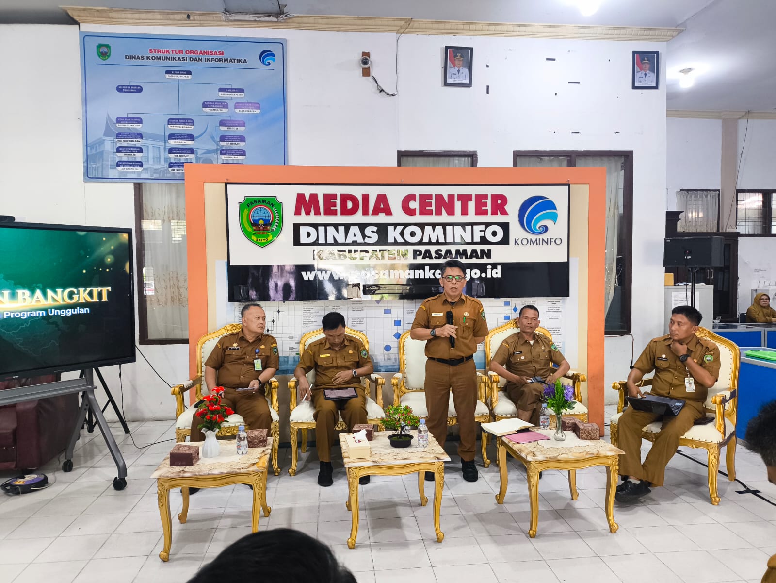 Bergerak Untuk Petani; Welly-Parulian Hadirkan Bajak Gratis Pakai Sistem Digital 