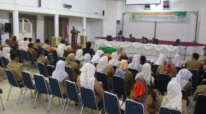 Panitia Pelatihan sedang menyampaikan laporan pelaksanaan di hadapan Bupati Yusuf Lubis serta 70 orang peserta dari Kecamatan dan Nagari se Kabupaten Pasaman.